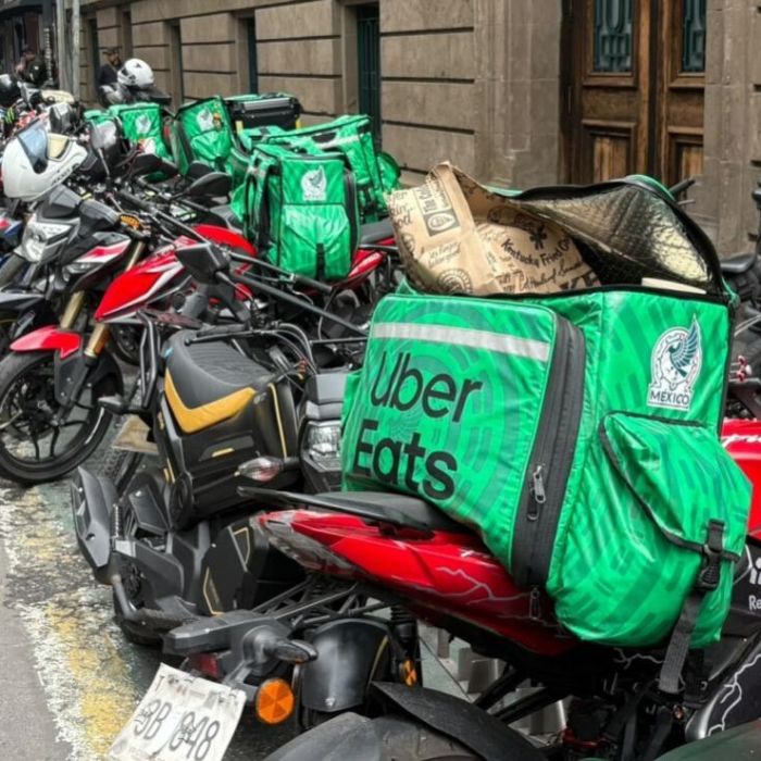Repartidores protestan en CDMX contra iniciativas que restringirían el transporte en moto por aplicación