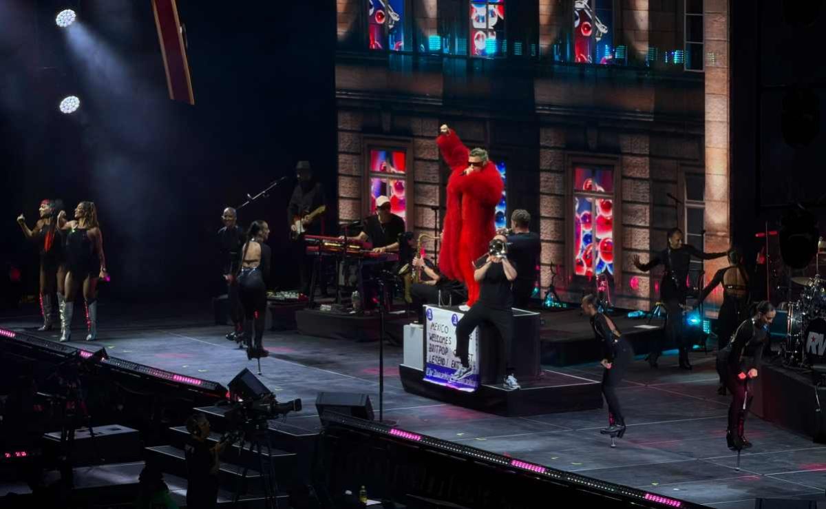 robbie-williams-convierte-el-palacio-de-los-deportes-en-una-fiesta-de-musica-y-humor