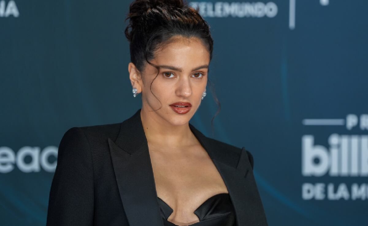 rosalia-deslumbra-en-la-alfombra-azul-de-los-premios-billboard-y-recibe-el-salon-de-la-fama