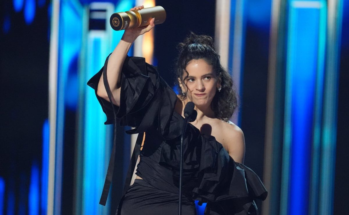 rosalia-y-ruben-blades-destacan-en-los-premios-billboard-2026-con-un-llamado-a-la-union-latina