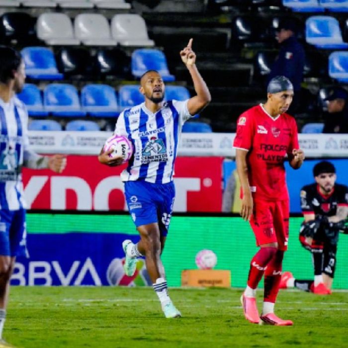 Salomón Rondón rescata al Pachuca con doblete en empate 3-3 ante Necaxa