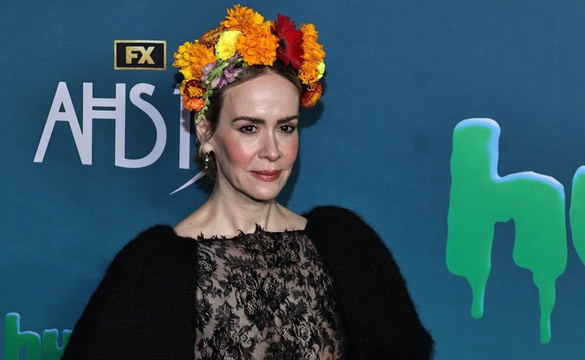 sarah-paulson-luce-corona-de-cempasuchil-y-propone-una-mexican-horror-story