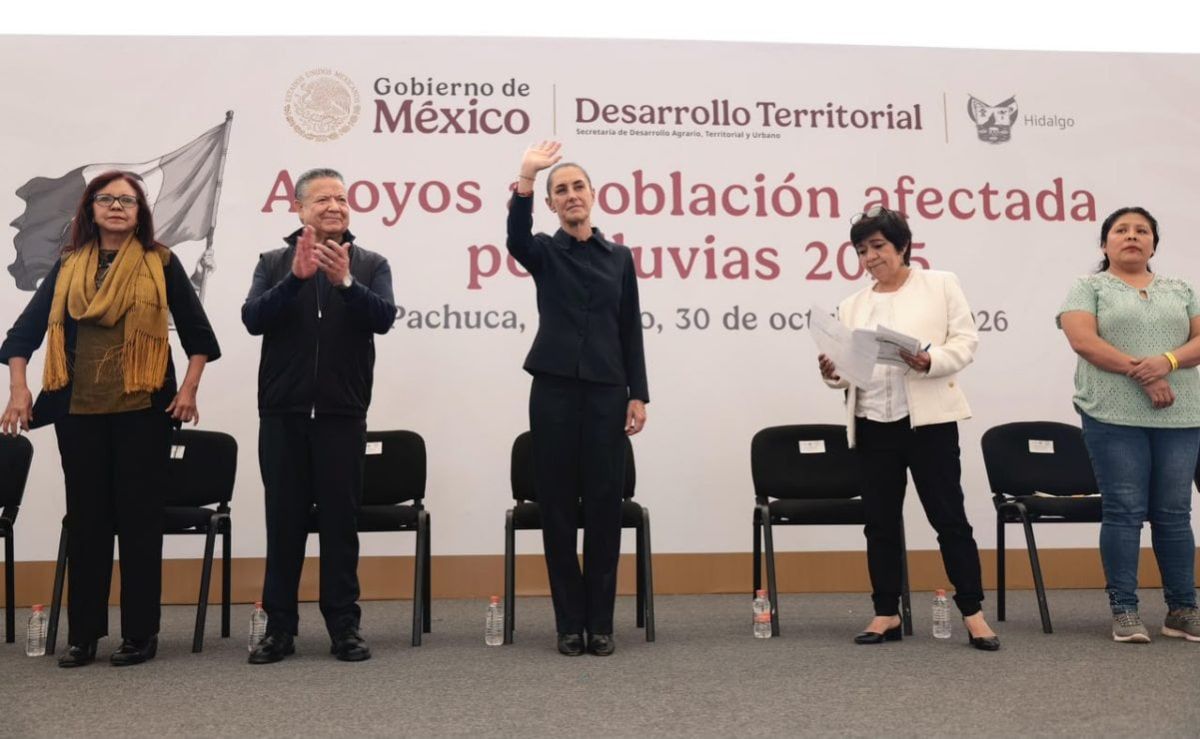 sheinbaum-entrega-apoyos-de-400-mil-pesos-a-familias-damnificadas-en-hidalgo