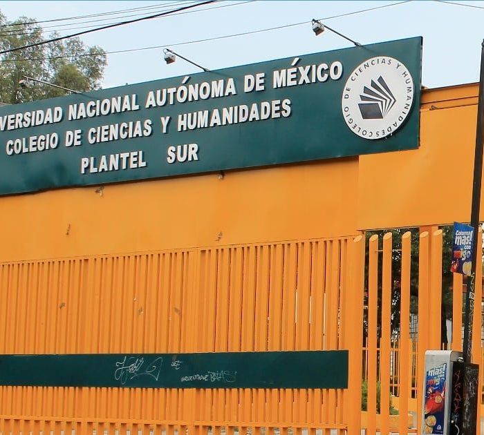 Suspenden clases presenciales en el CCH Sur de la UNAM tras vandalización de torniquetes