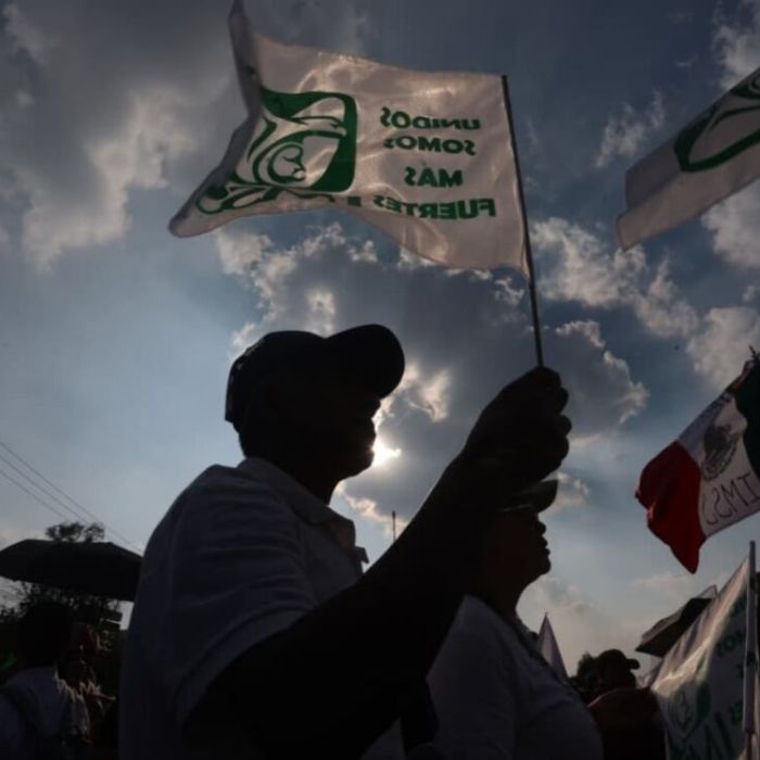 Trabajadores del IMSS bloquean accesos de Segob y anuncian nuevas protestas
