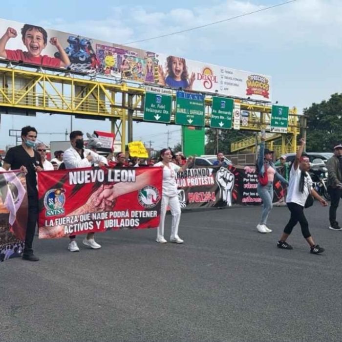 Trabajadores del IMSS marchan en varios estados y exigen aumento salarial y salida de líder sindical