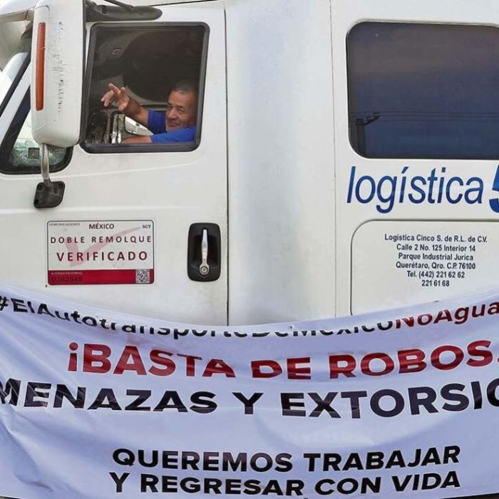 Transportistas bloquean carreteras en 27 estados y exigen seguridad
