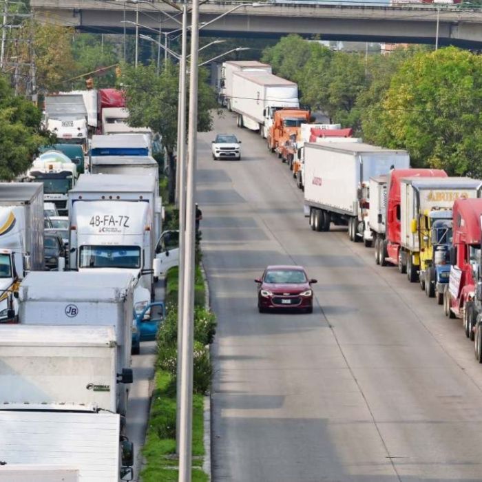 Transportistas levantan bloqueos y acuerdan mesas de trabajo con el gobierno federal