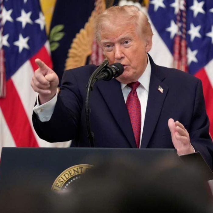 Trump dice que quienes filtren información clasificada deberían ser “disparados”