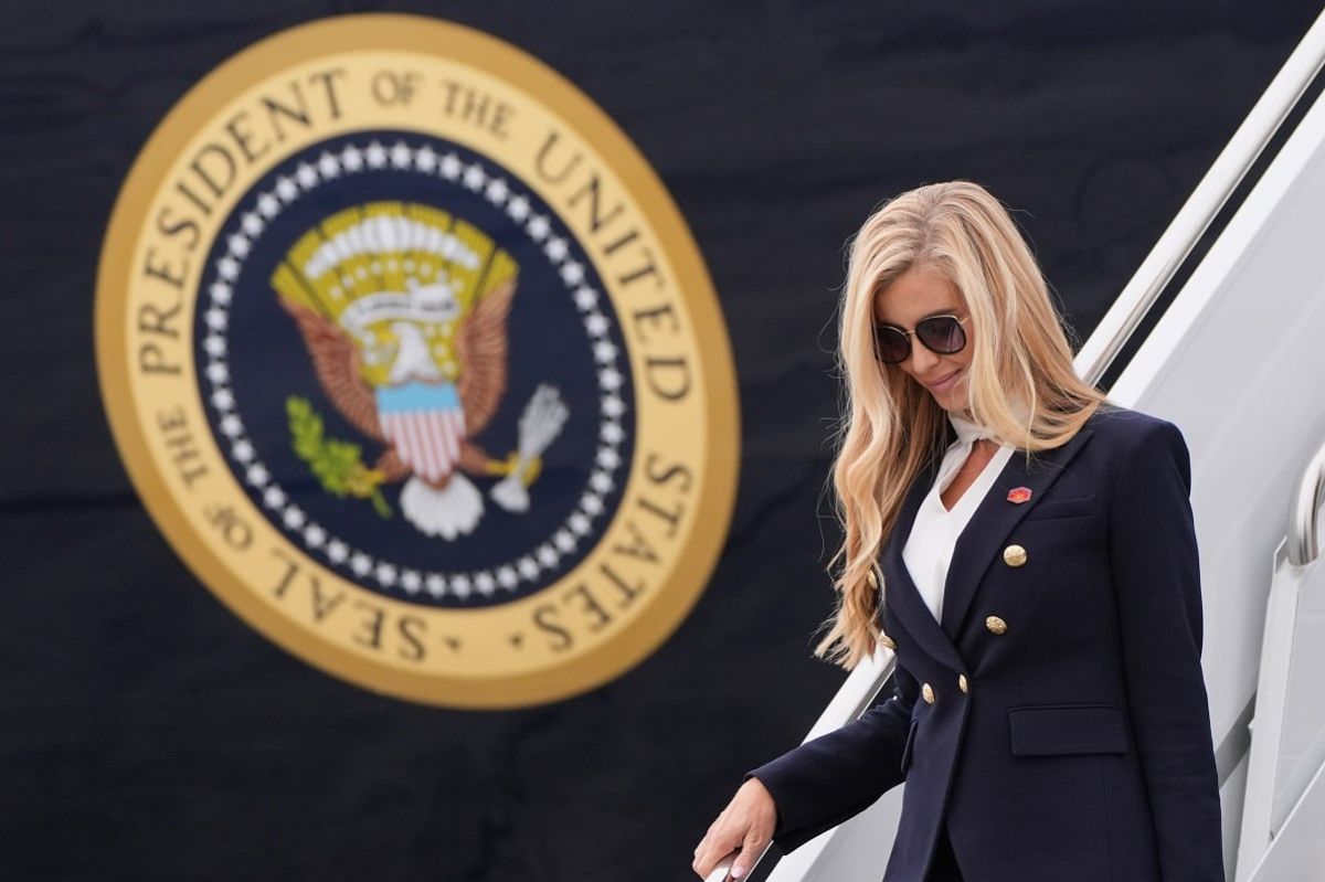 trump-sugiere-a-katie-zacharia-reconsiderar-su-puesto-como-vocera-de-la-casa-blanca