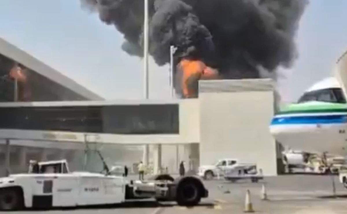 un-proyectil-impacta-la-terminal-4-del-aeropuerto-de-riad-y-provoca-un-incendio