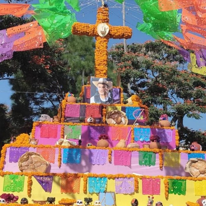 Uruapan instala ofrenda a Carlos Manzo y convoca a marcha por justicia al cumplirse un año de su asesinato