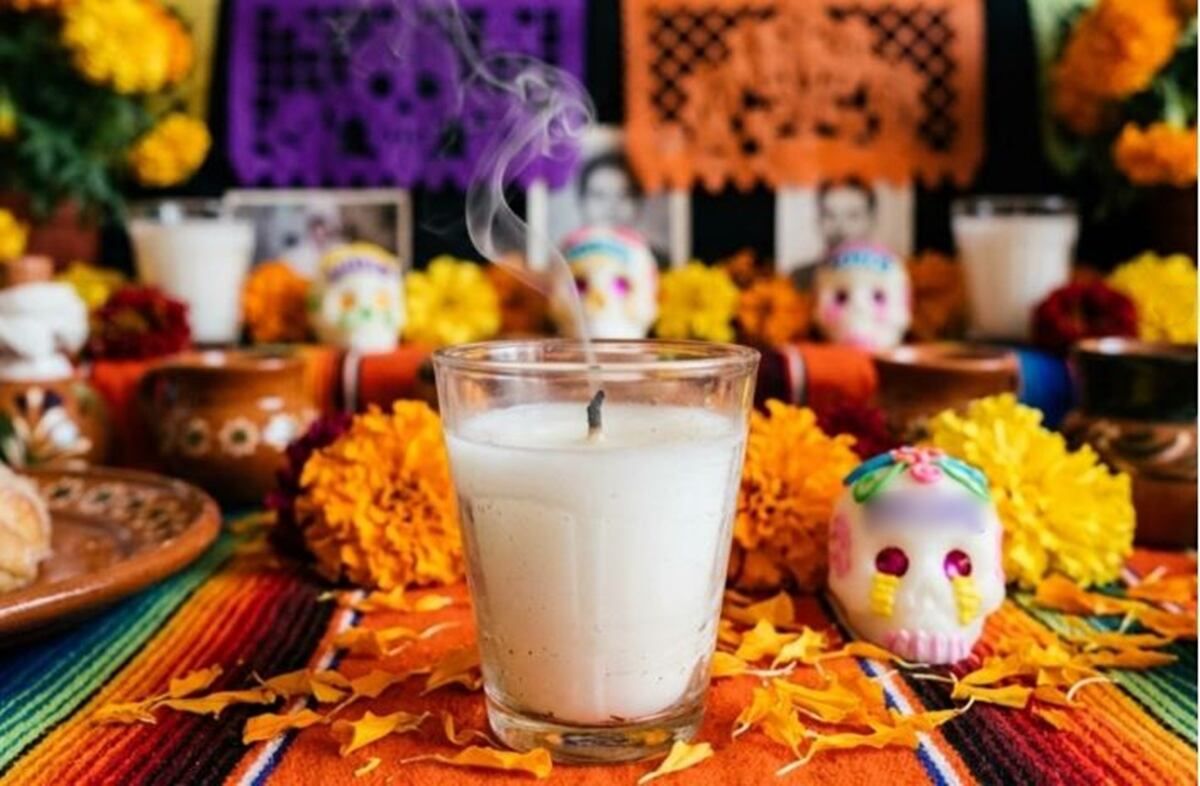 que-significa-colocar-una-vela-blanca-en-la-ofrenda-de-dia-de-muertos